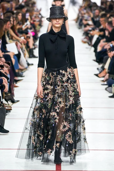 Look 77